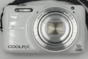 コンパクトデジタルカメラ