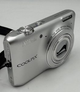 コンパクトデジタルカメラ